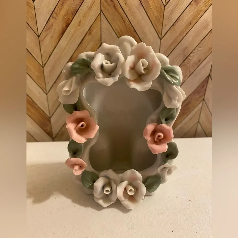 Vintage Floral Table Top Ceramic Picture Frame [Item 720]